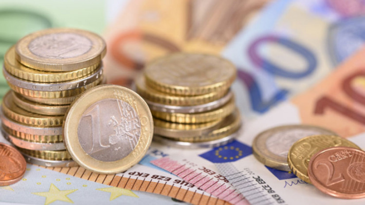 peniaze bankovky mince euro clanokW